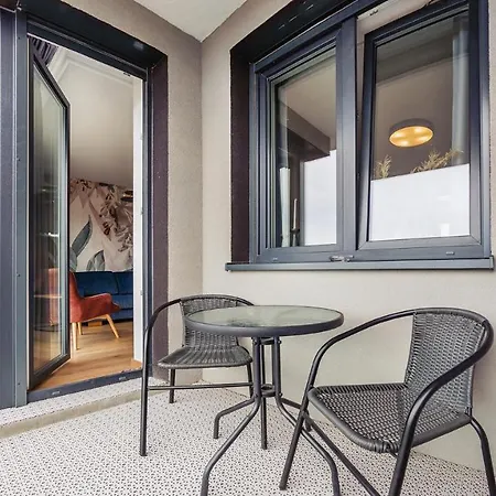 Pudrowy Lux 16 F Perlowa Przystan - * Kołobrzeg